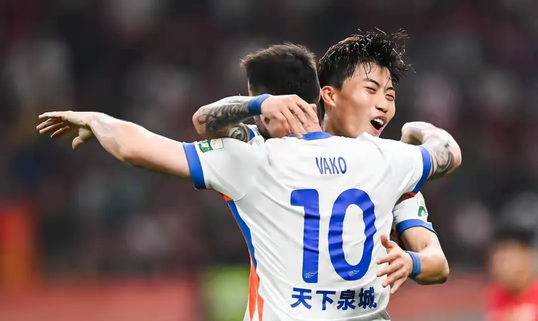 上海久事训练开放日；冲刺阶段防线松动引欢呼；英超在即；年轻球员得到机会(实战化军事训练心得体会)